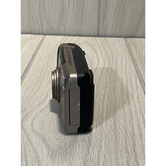 Fuji Film Endeavor 250ix Zoom Camera - Picture 5 of 8